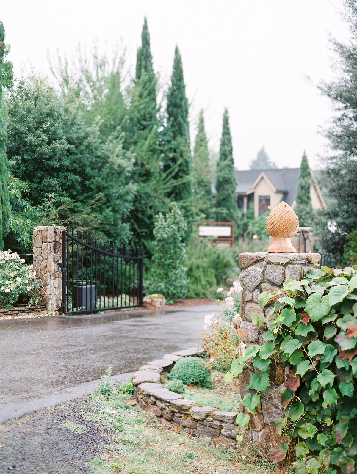 front gates of durant vineyards at red ridge farms