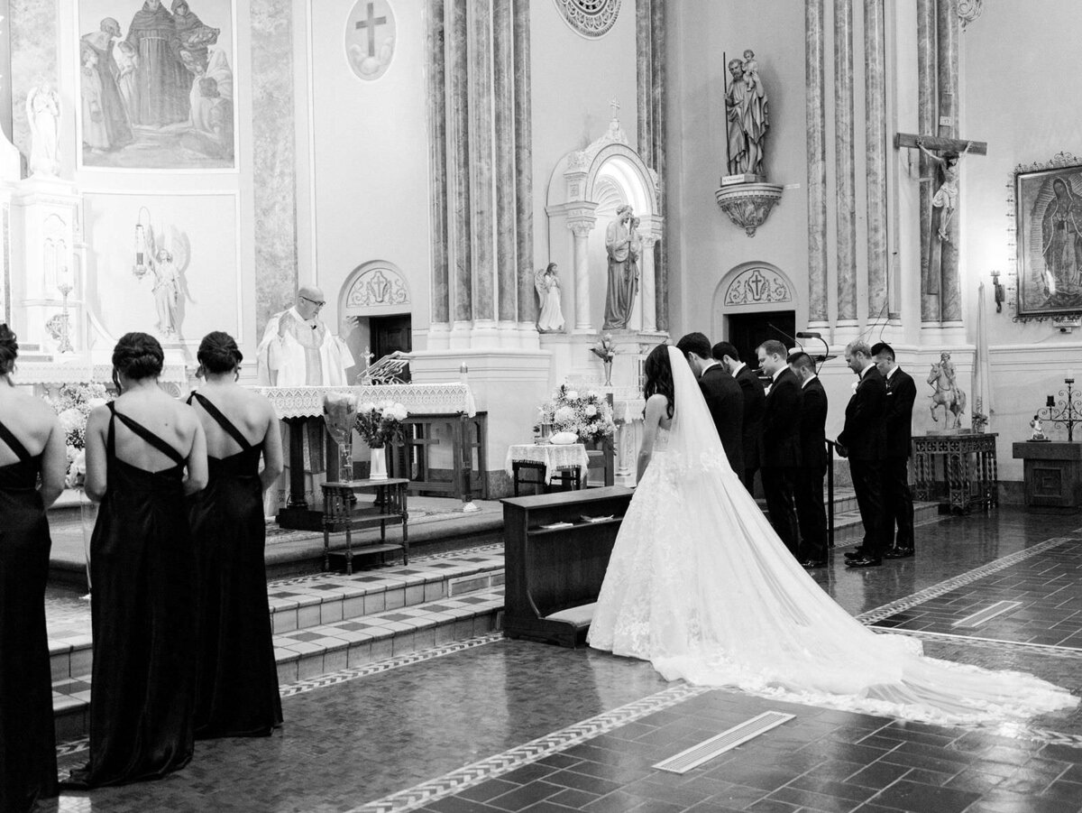 Wedding-in-Catholic-Cathedral-in-Rockford