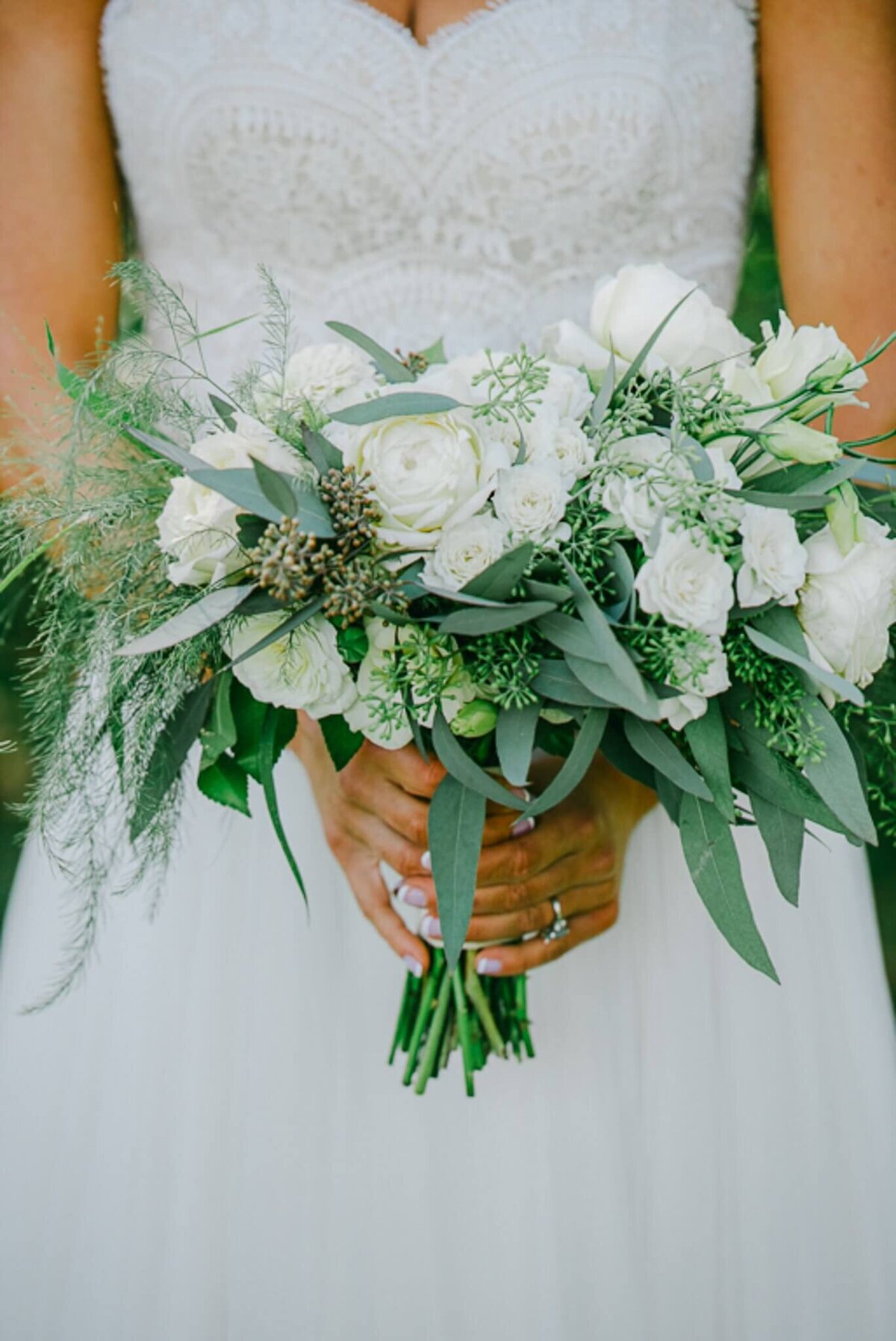 bride white bouquet in Lake tahoe