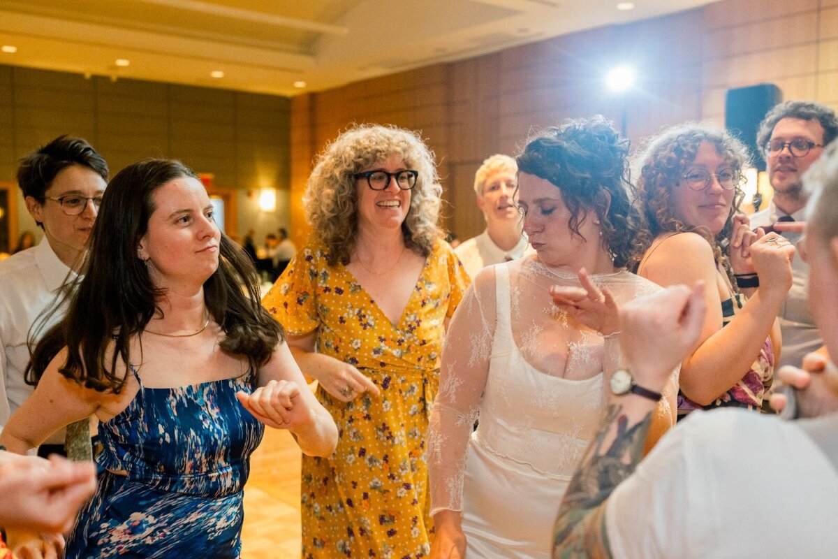 processed_ElianaMelmedPhotography_JewishWeddingPhotographer_ShulaNoah_Dancing-276