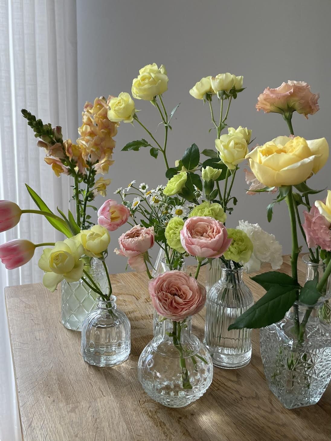 Bee's Blossoms Floral Studio Gold Coast Australia Florist Wedding Event Floral Design Flower Workshops Retail Deliveries Belle Clark Whimsical Romantic Lush Flowers Wedding Bouquets Centerpieces 1-7