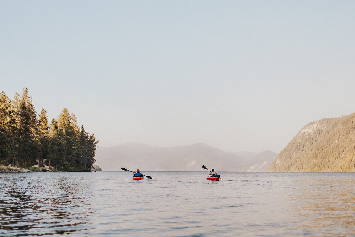 Idaho-kayaking-elopement-venturing-vows-1