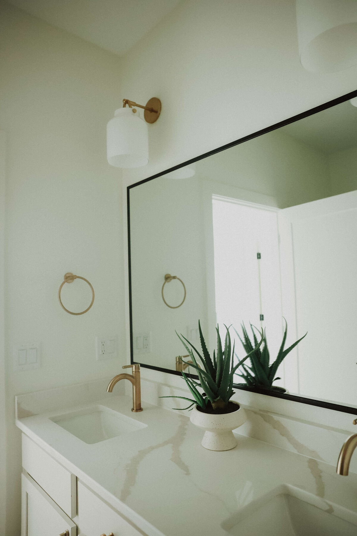 4108-Bathroom-Panora-Central-Iowa-Custom-Home-JRL-Builders-E23A9120