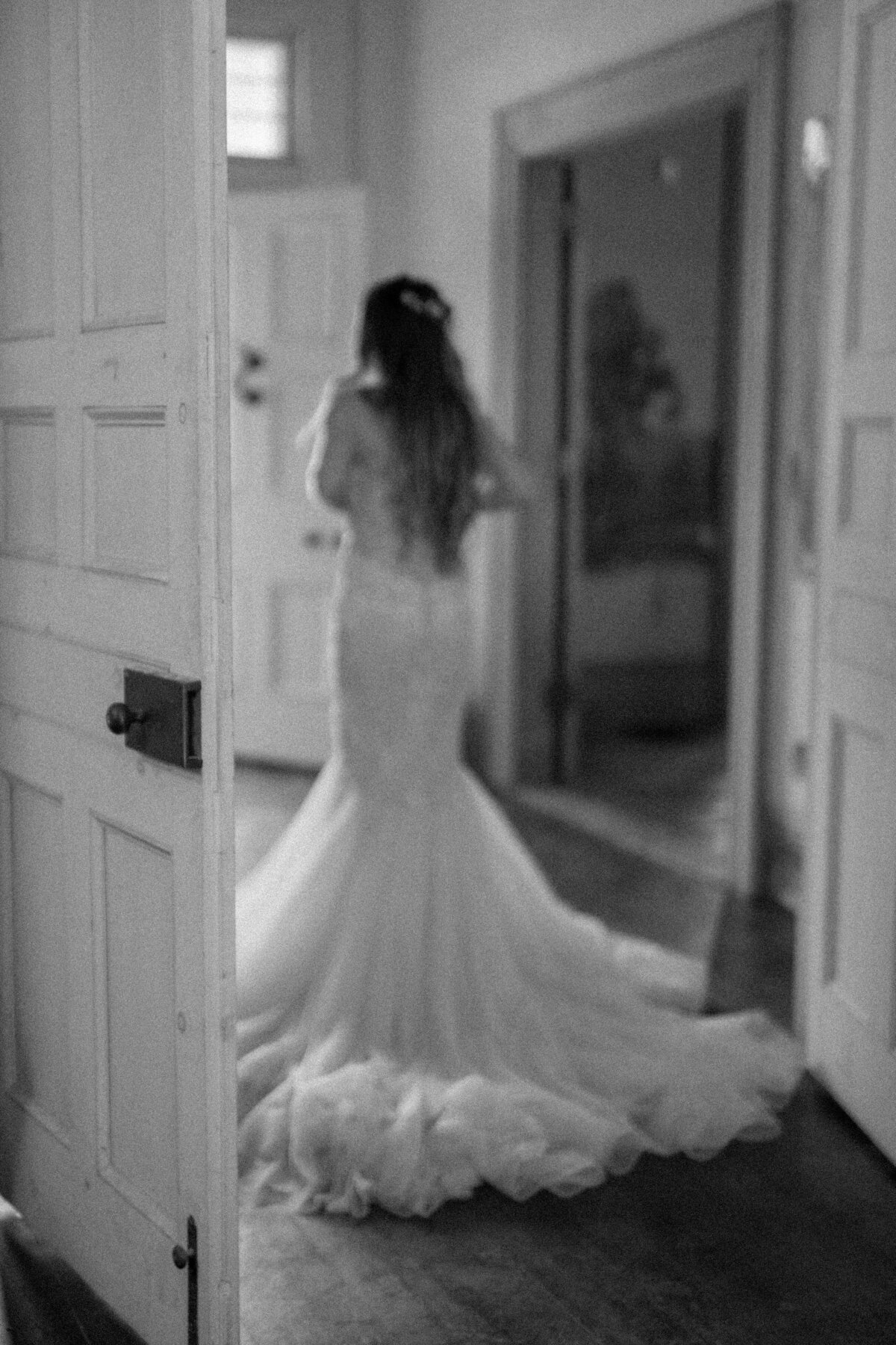 0792 Willowbank Cinematic Love Story Wedding  Period Piece Wedding Niagara Toronto Lisa Vigliotta Photography