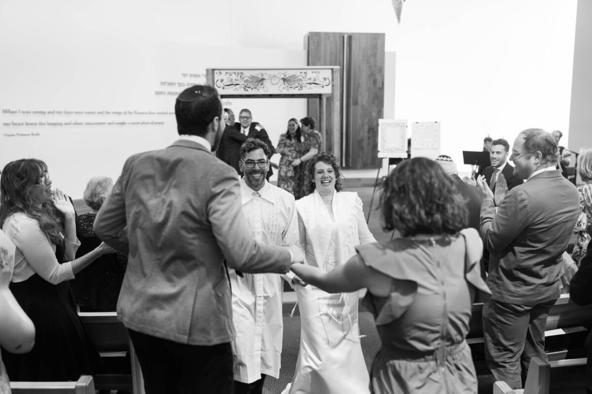 Eliana-Melmed-Photography-Chicago-LosAngeles-Jewish-WeddingPhotography-ShulaNoah-Chuppah-00214