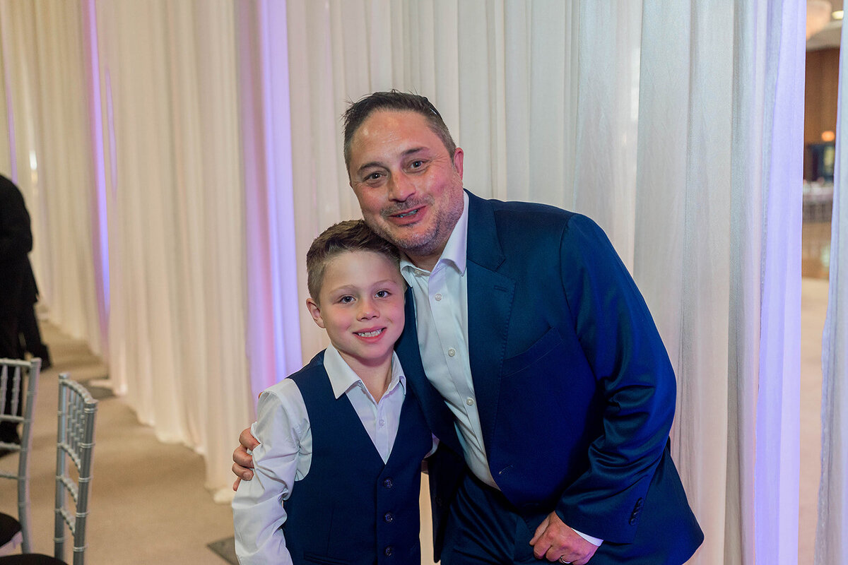 Eliana-Melmed-Photography-Chicago-LosAngeles-Jewish-WeddingPhotography-ElianaSklar-CocktailHour-00027
