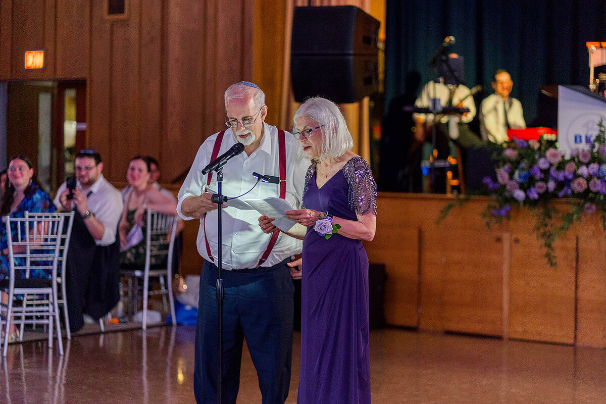 Eliana-Melmed-Photography-Chicago-LosAngeles-Jewish-WeddingPhotography-ElianaSklar-DanceFloor-00066