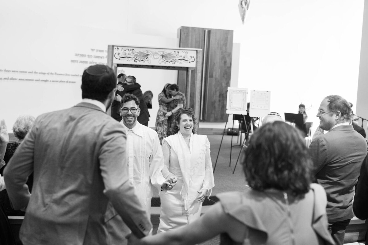 Eliana-Melmed-Photography-Chicago-LosAngeles-Jewish-WeddingPhotography-ShulaNoah-Chuppah-00215
