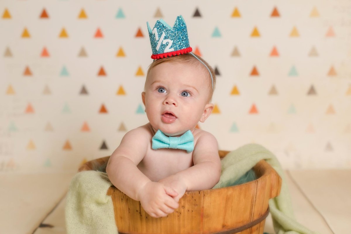Avery 6 month old boy portraits-1044