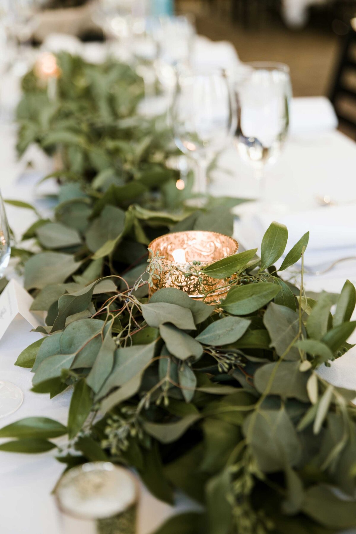 wedding-table-greenery