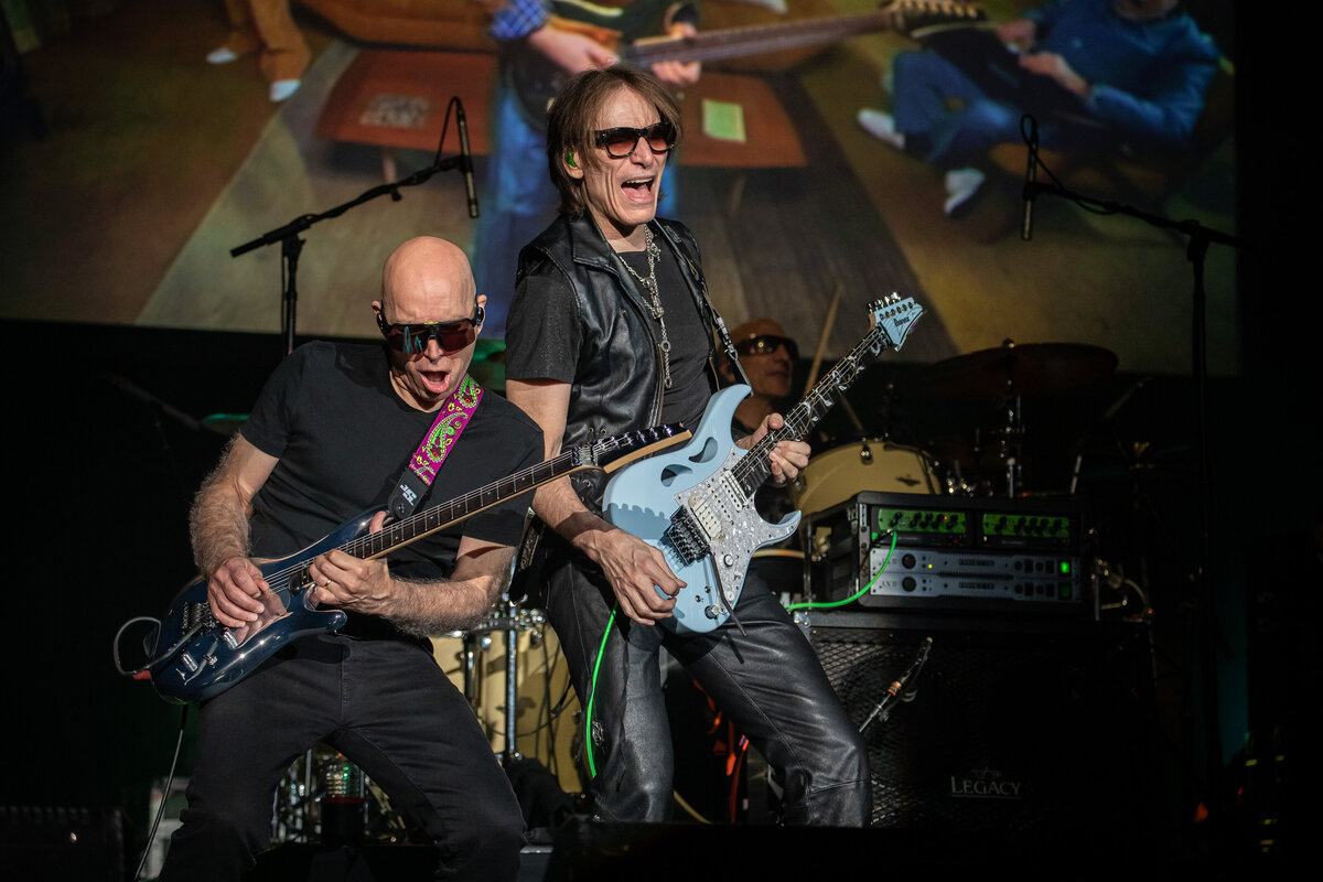 C5D_3495-JoeSatriani-SteveVai-Photo©JonLuini