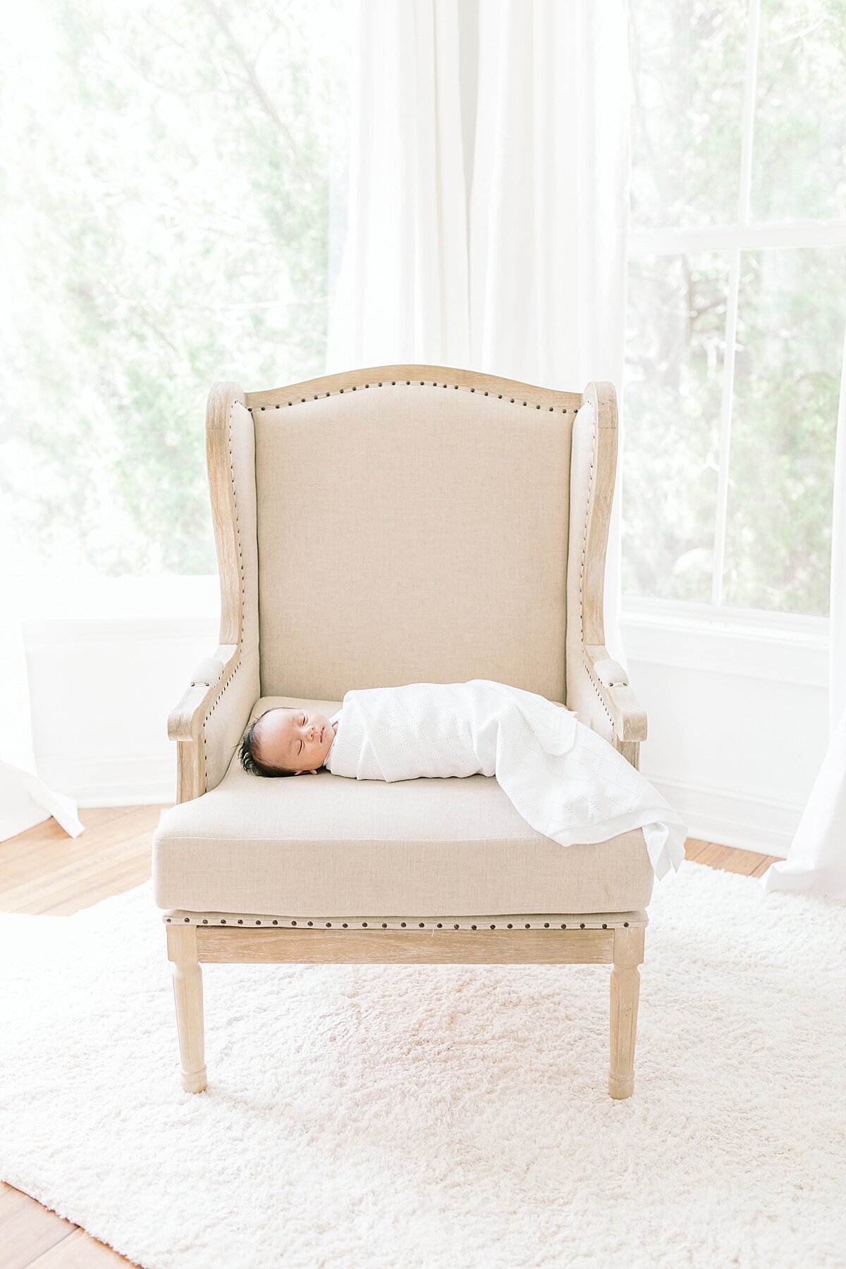 in-home-lifestyle-session-charleston-newborn-photographer-caitlyn-motycka-photography_0024