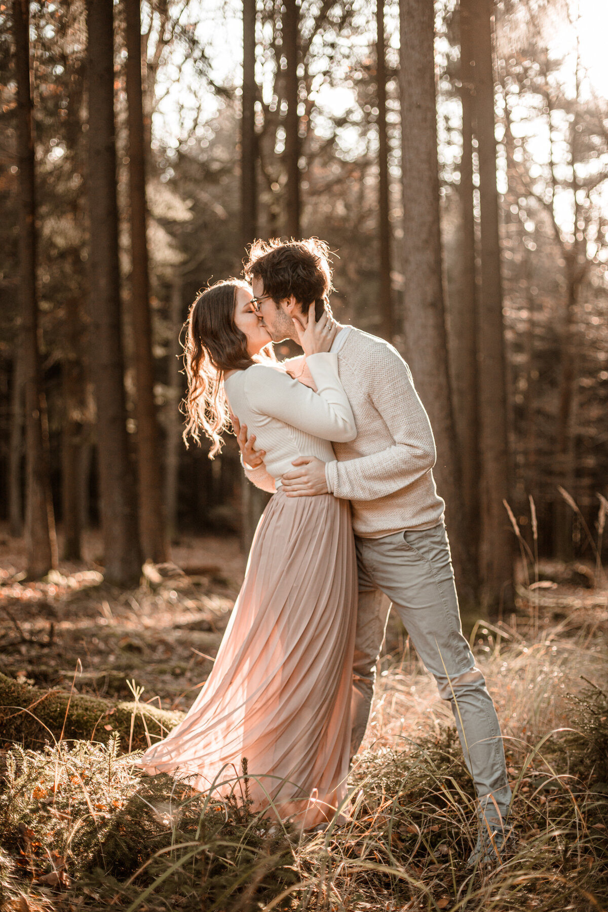 young couple kisses during a photoshoot near Bad Orb, Germany