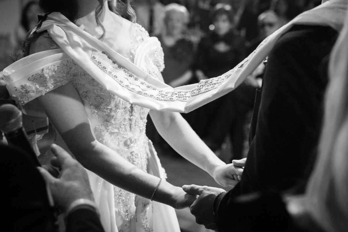 tallit-black-and-white-ceremony-grove-nj