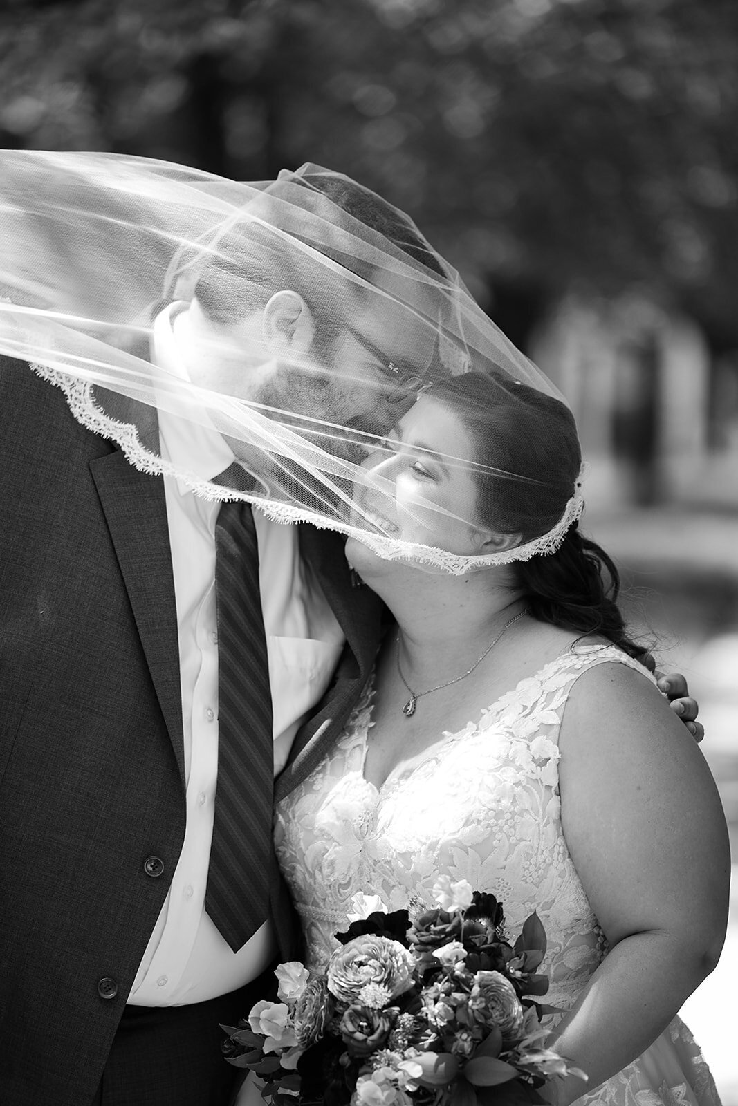 Eliana-Melmed-Photography-Chicago-LosAngeles-Jewish-WeddingPhotography-ElianaSklar-FirstLook-00147