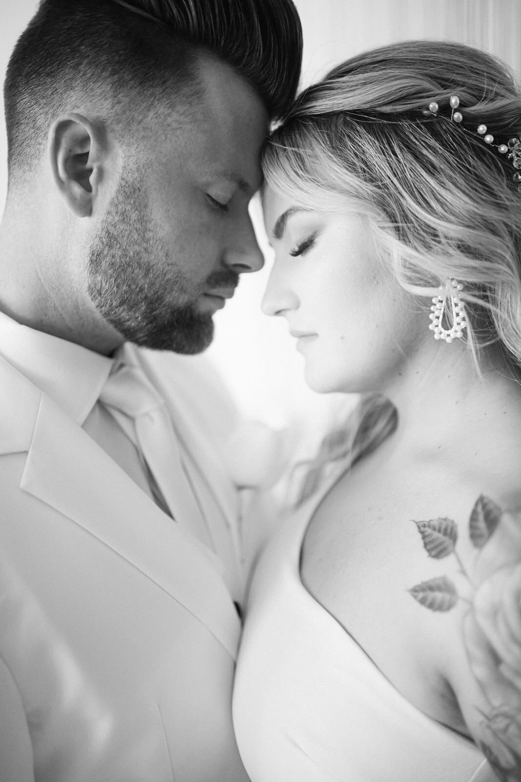 Artistic wedding photos for sophisticated couples