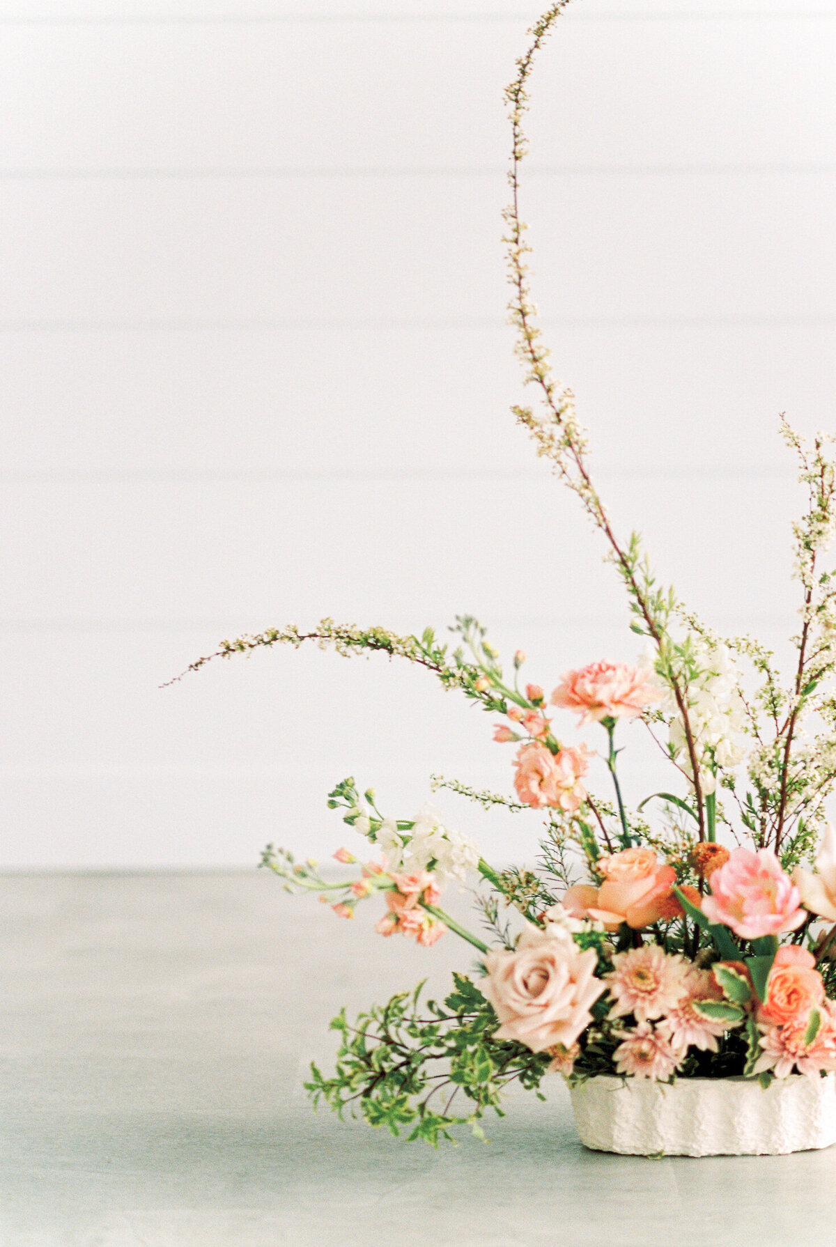 floral-and-field-design-bespoke-wedding-floral-styling-calgary-alberta-peach-kiss-editorial-details-37