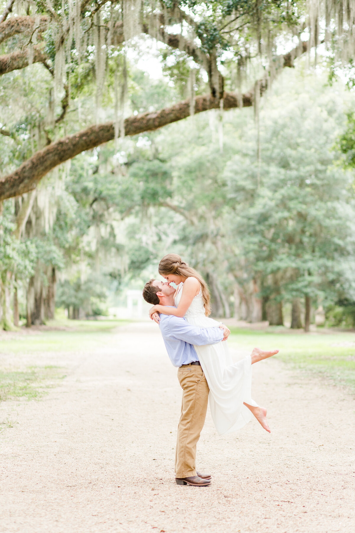 Renee Lorio Photography South Louisiana Wedding Engagement Light Airy Portrait Photographer Photos Southern Clean Colorful9