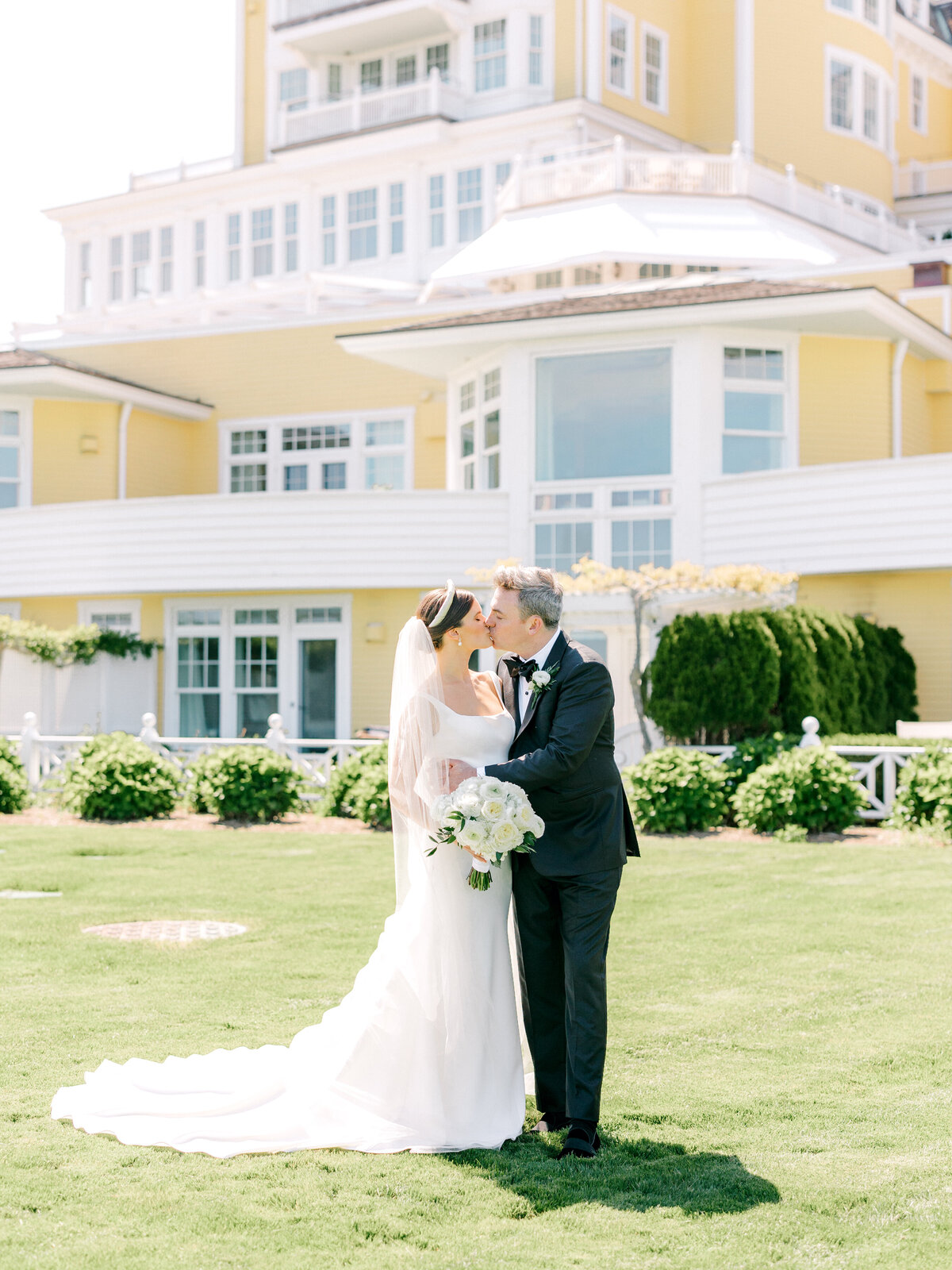 Lauren-Baker-Photography-Ocean-House-Rhode-Island-Wedding-14