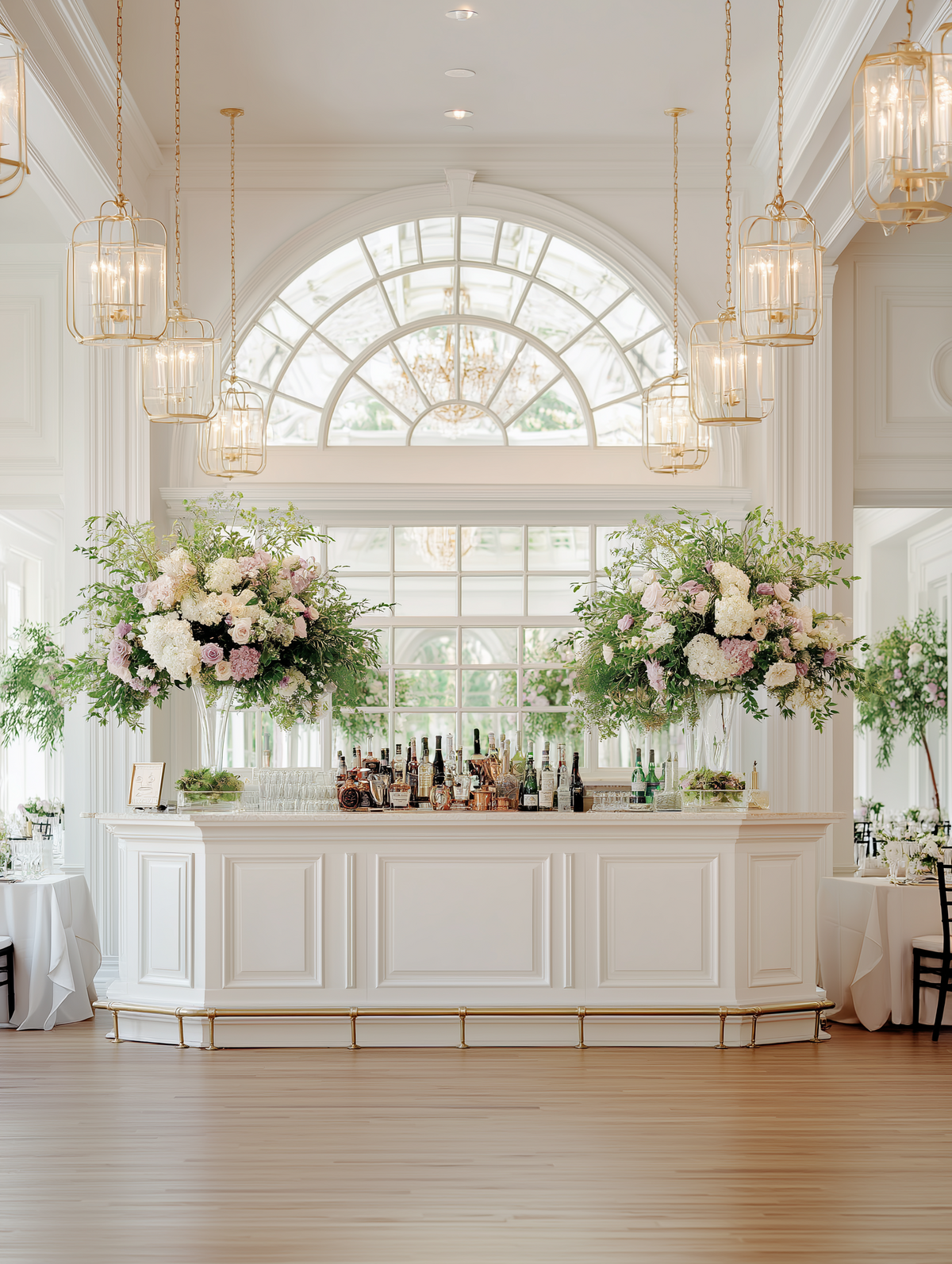 kdurski_86694_bar_inside_white_mansion_ballroom_with_fresh_flor_689d95b0-8326-4b42-9553-70e53177a626