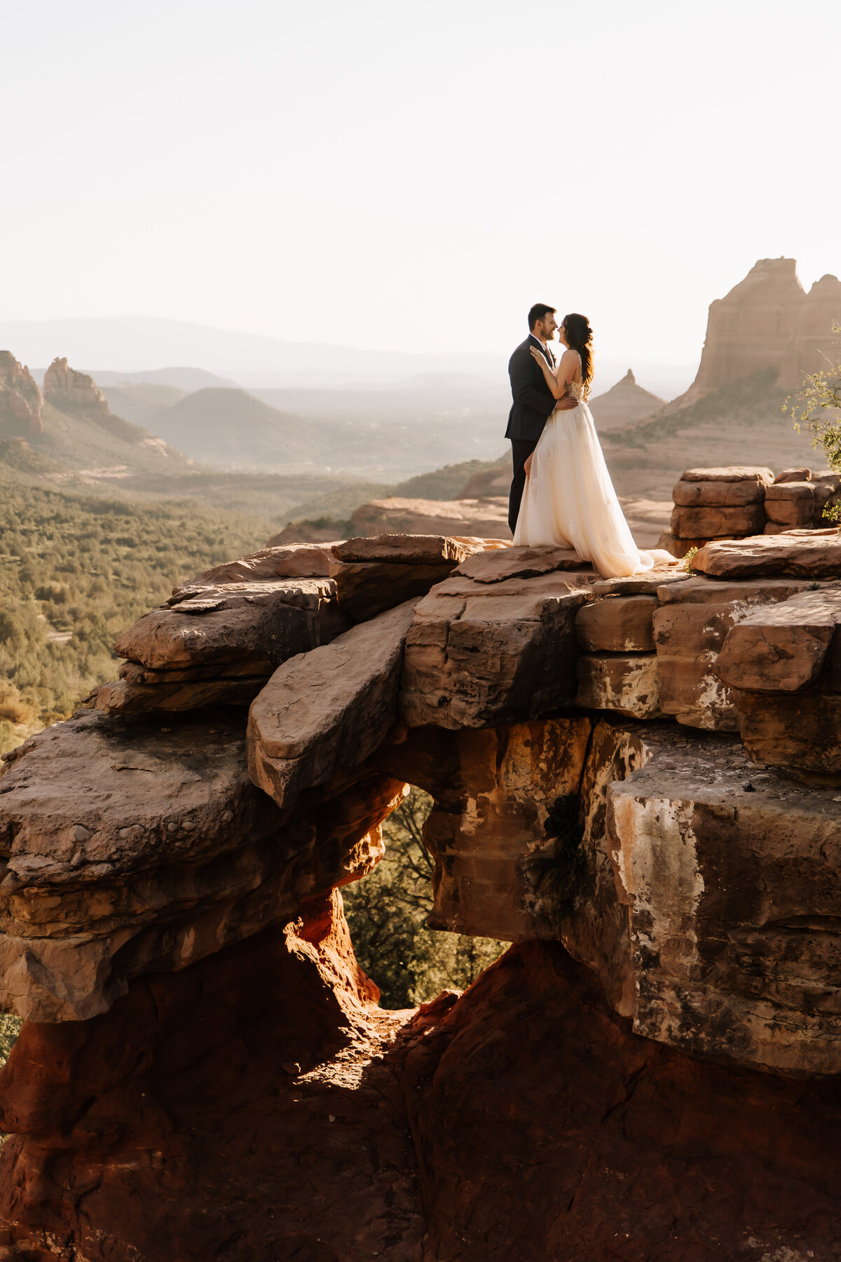 elopement photos on a cliff