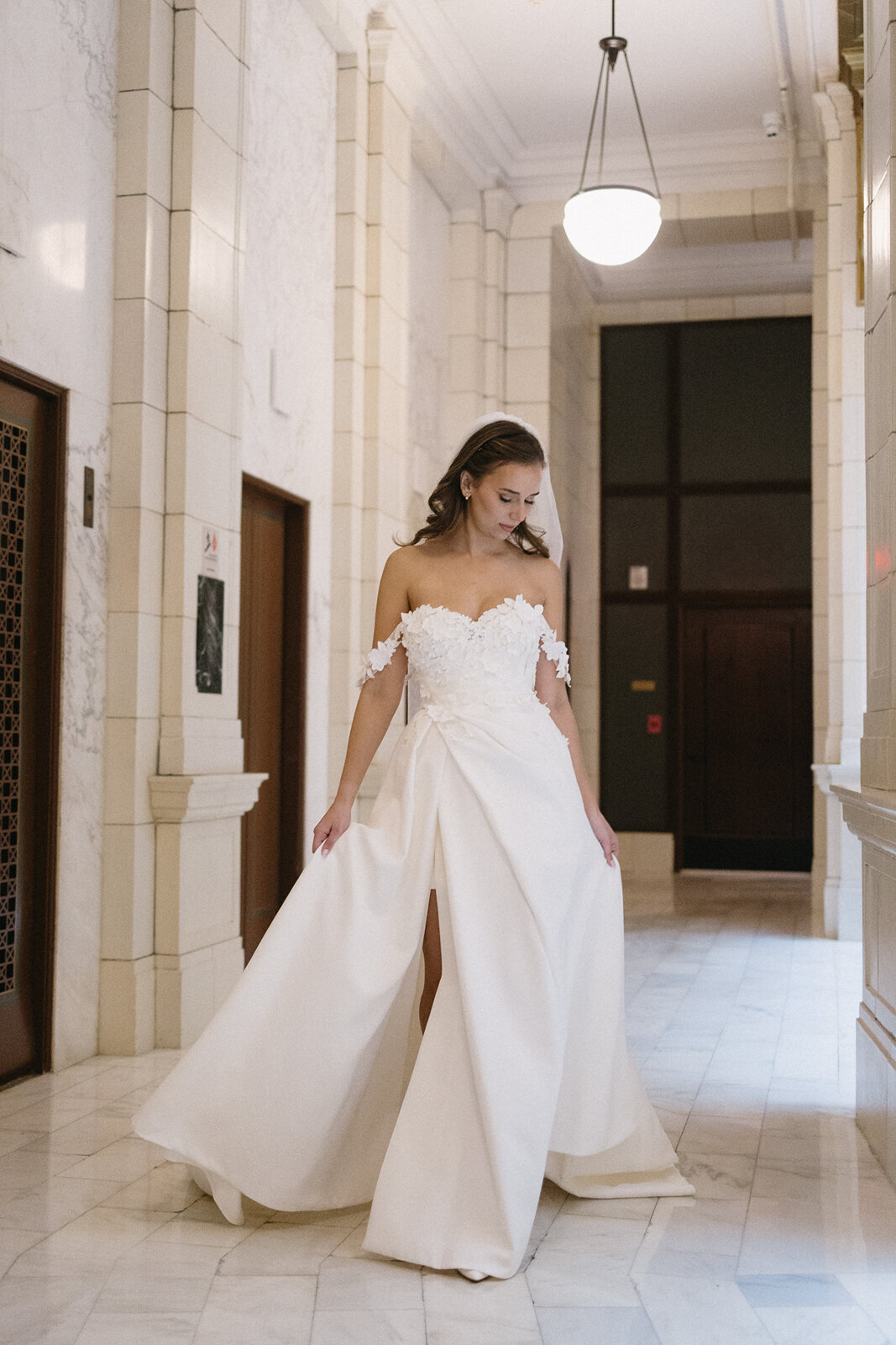 timeless-bridal-portraits-downtown-detroit-