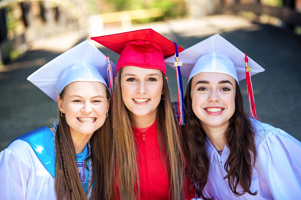 senior-friends-cap-and-gown-photo-professional