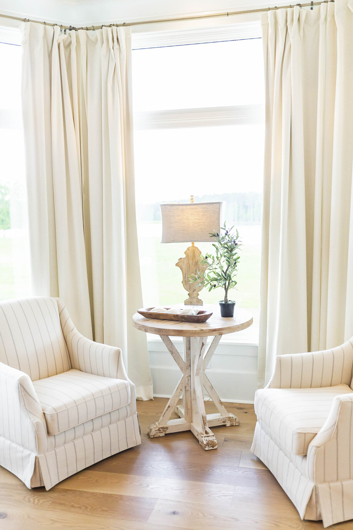 bedroom-sitting-room-inspiration-light-airy-white1