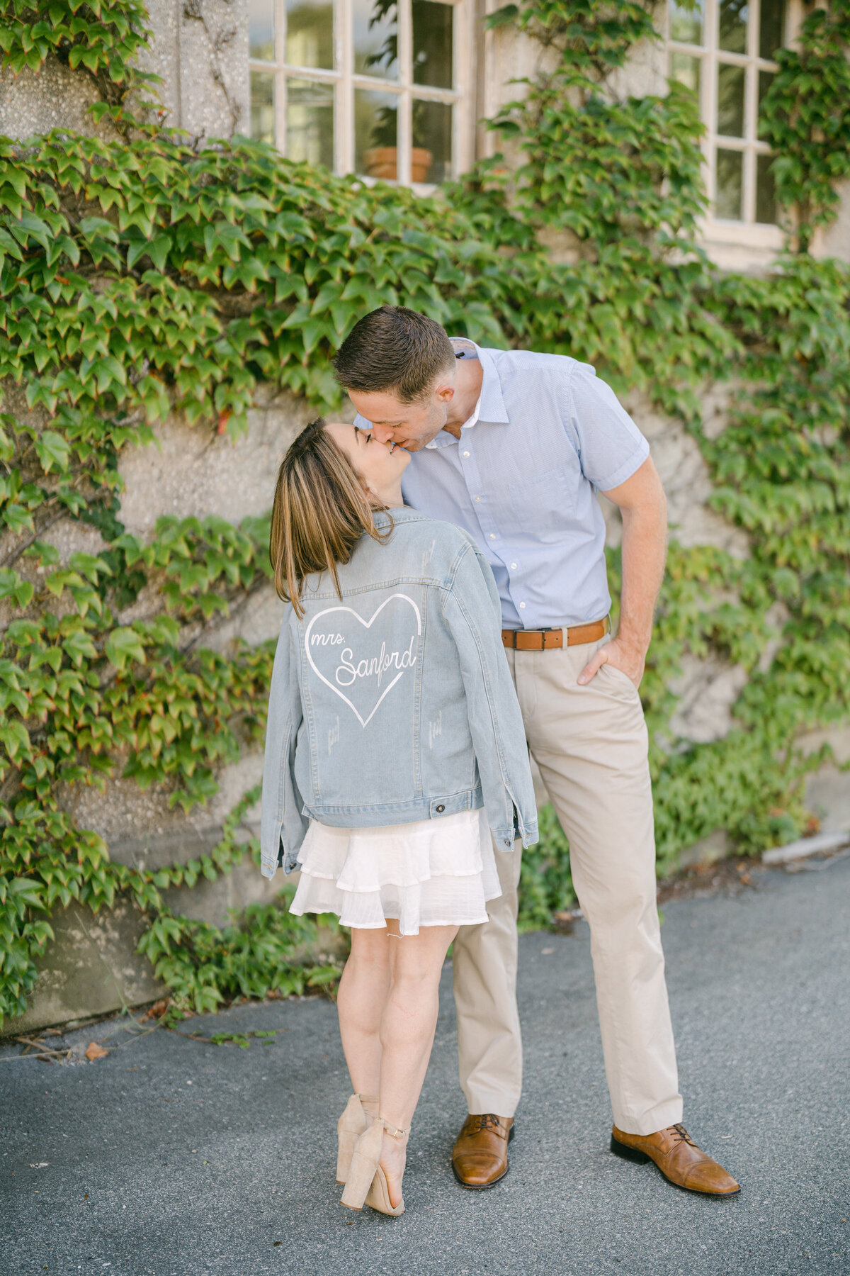 Newport-Mansion-Engagement-Photography