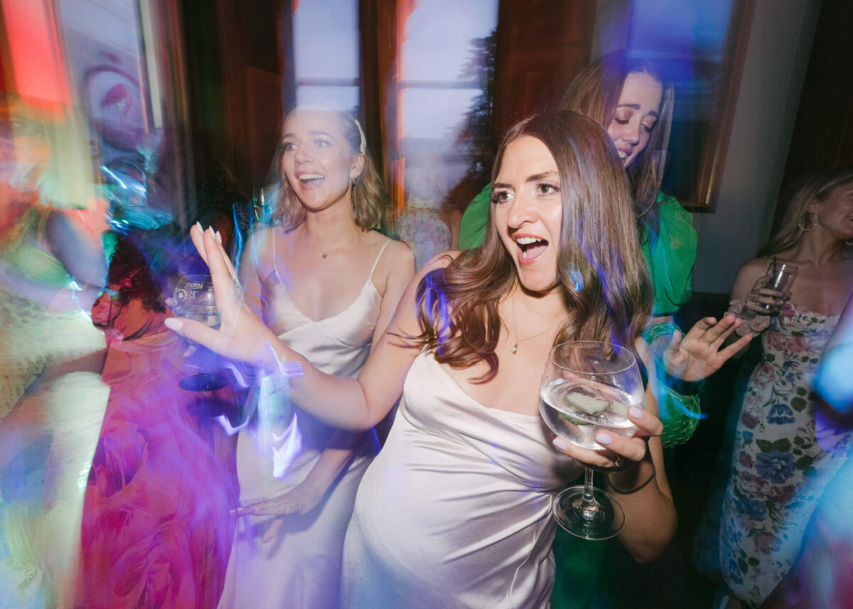 chloe-winstanley-weddings-grittleton-house-bridesmaids-dancing-dancefloor