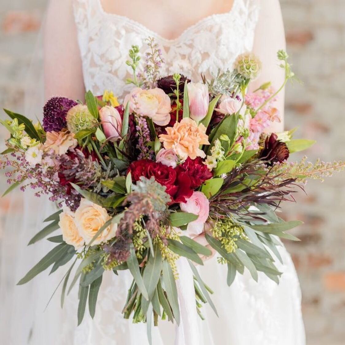 joyceannsflowershop-joyceanns-weddingflowers-Cayuga-Indiana-Illinois-Weddingbouquet