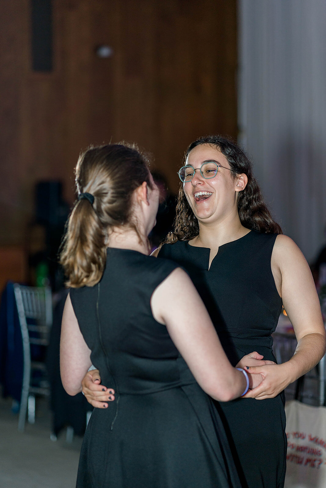 Eliana-Melmed-Photography-Chicago-LosAngeles-Jewish-WeddingPhotography-ElianaSklar-DanceFloor-00275