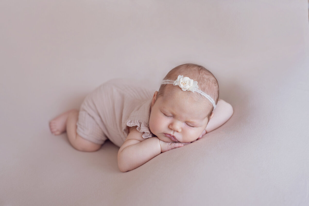 Baby_Girl_Sleeping_Newborn_Websize