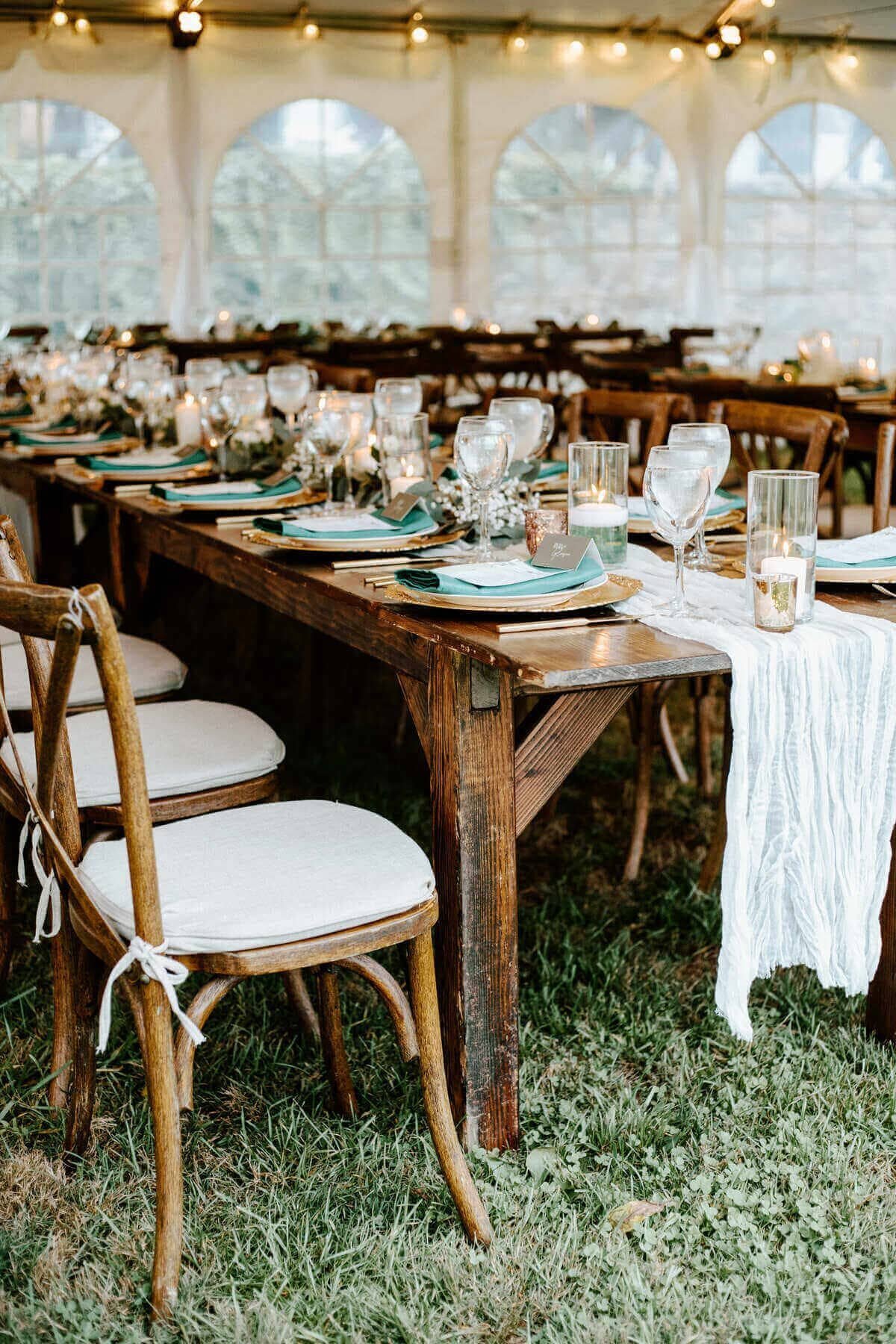 21-kara-loryn-photography-wedding-guest-table-setting