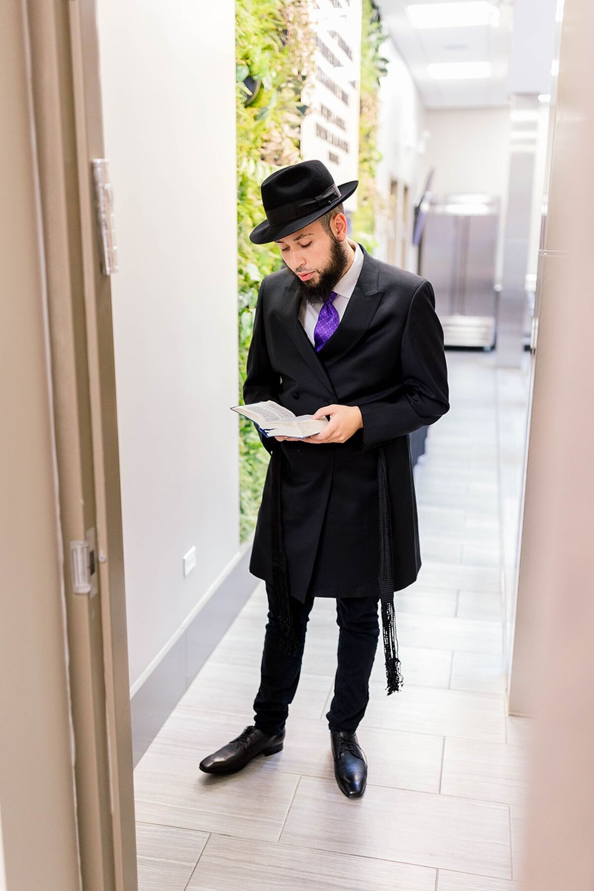 Eliana-Melmed-Photography-Chicago-LosAngeles-Jewish-WeddingPhotographer-CarmiKalman-Tisch-00034