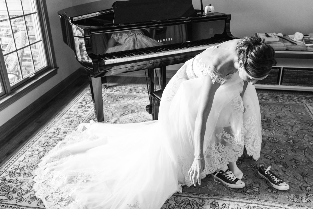 Hannah-Barlow-Photography-Wheeling-WV-Bride-Getting-Shoes-On