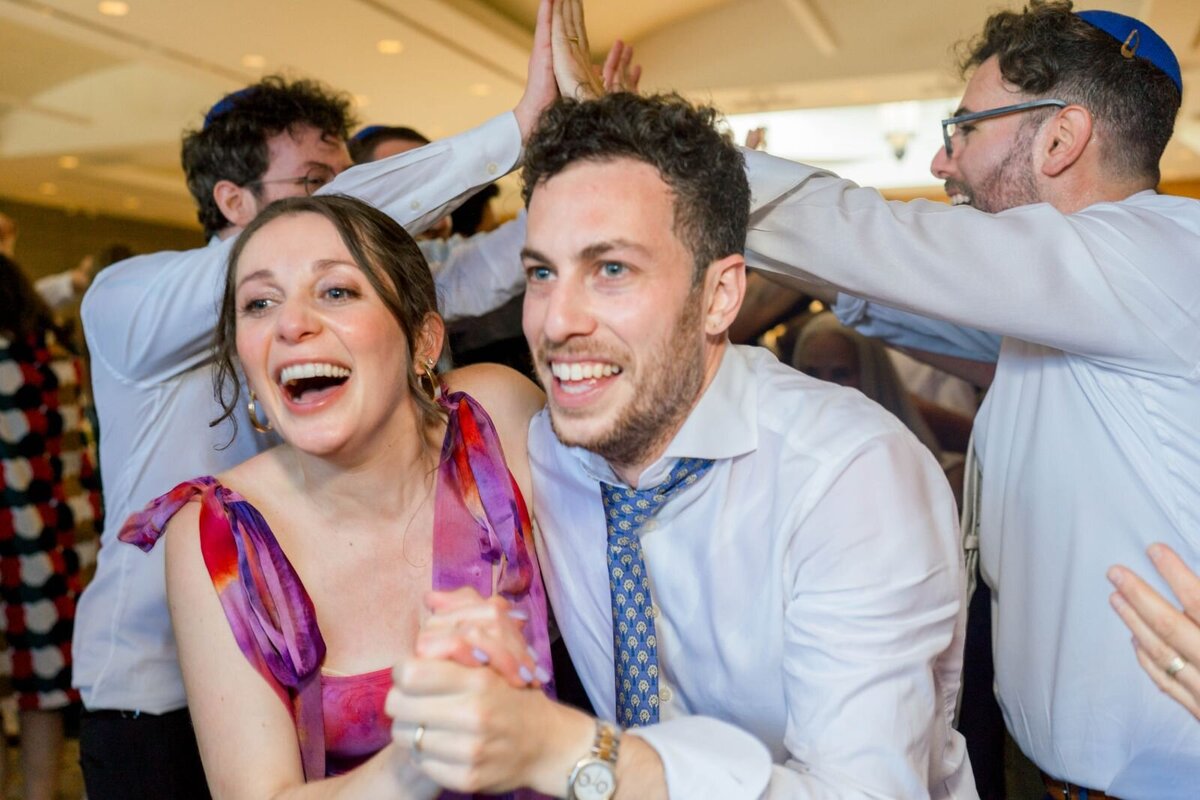 Eliana-Melmed-Photography-Chicago-LosAngeles-Jewish-WeddingPhotography-ShulaNoah-Simcha-Dancing-00016
