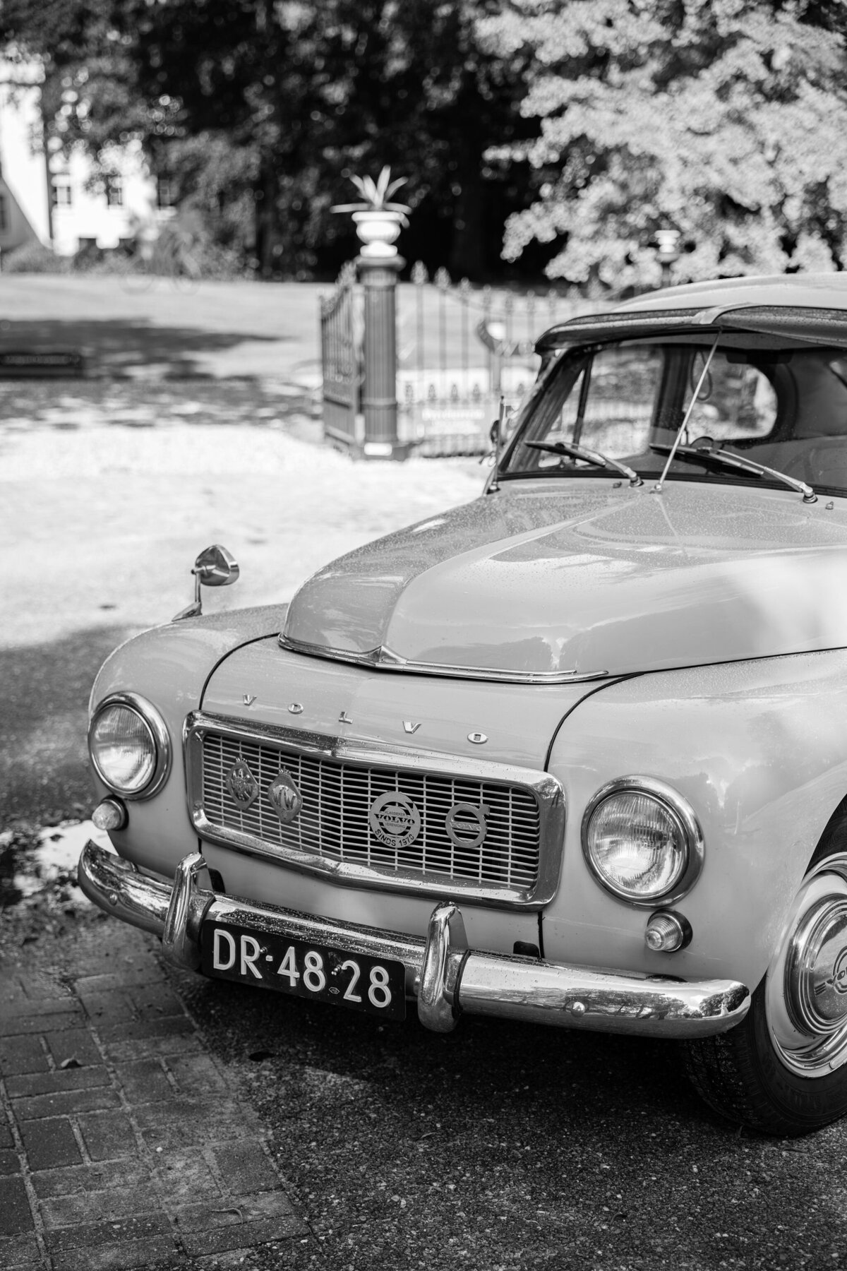 Volvo-trouwauto-Nienke-Jolien-Photography