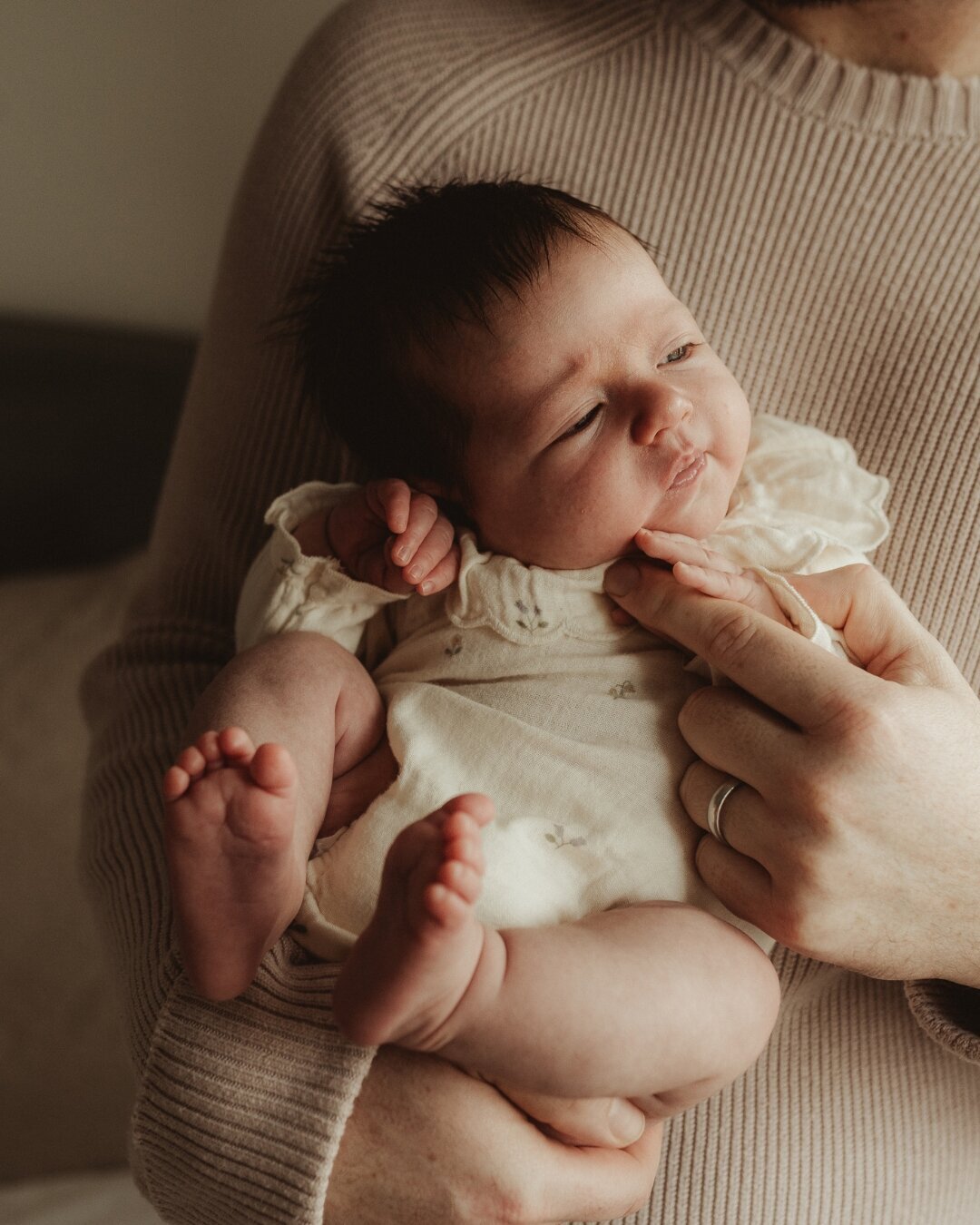 newborn photoshoot at home natural lifestyle (10)