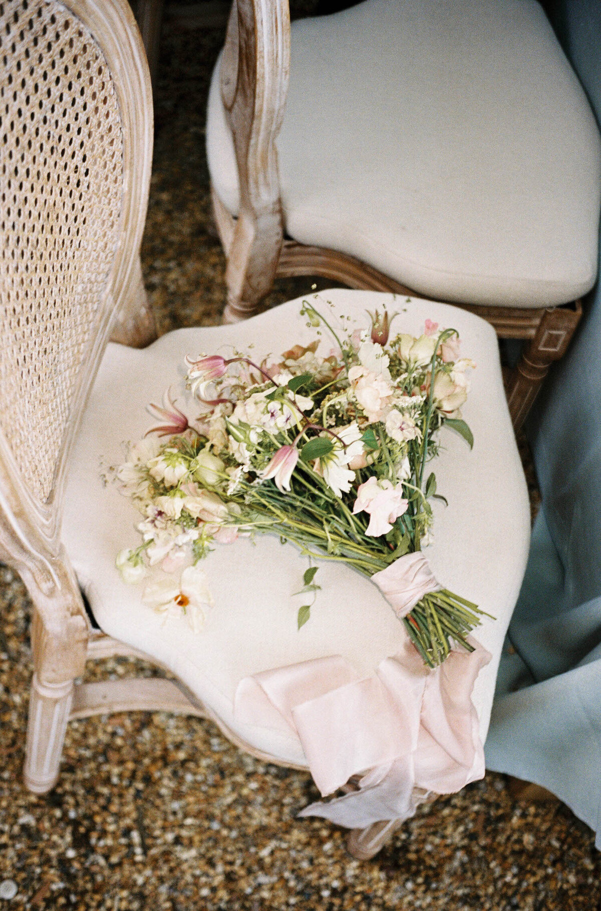 Flora_And_Grace_Provence_Analog_35mm_Fim_Editorial_Wedding_Photographer-73