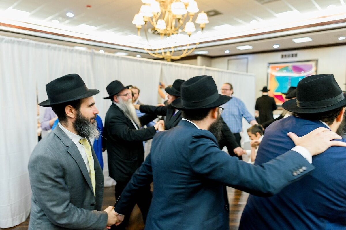 Eliana-Melmed-Photography-Chicago-LosAngeles-Jewish-WeddingPhotographer-CarmiKalman-MensDancing-00066