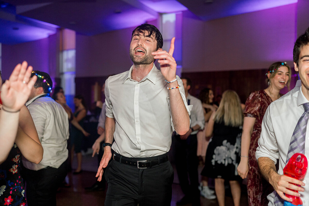 Eliana-Melmed-Photography-Chicago-LosAngeles-Jewish-WeddingPhotography-ElianaSklar-DanceFloor-00155
