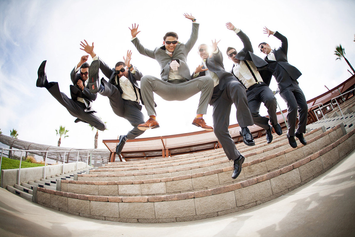 wedding photos groomsmen jumping