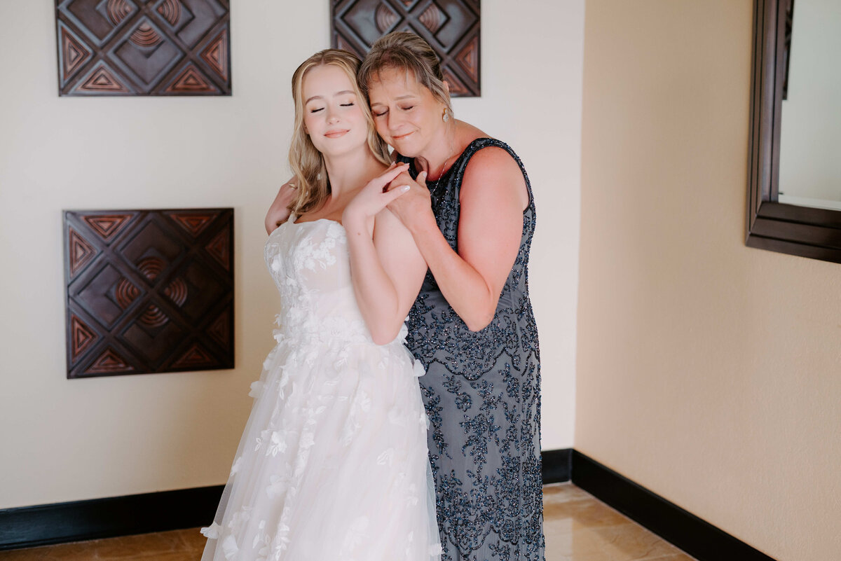 Dreams Riveria Maya Wedding - Bruich Wedding - BRIDE GETTING READY - Kyrsten Ashlay Photography-94-Edit