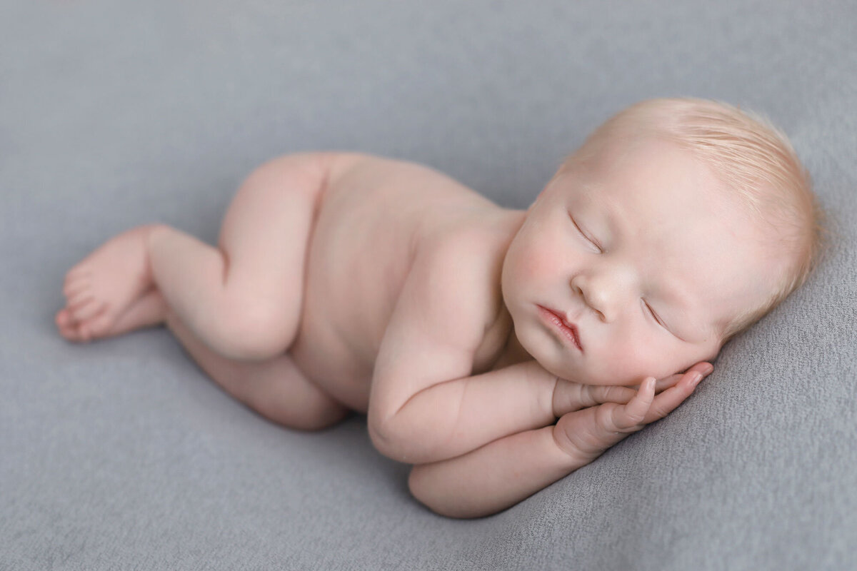 Oakville-newborn-photography-with-a-little-boy-sleeping-on-his-arms