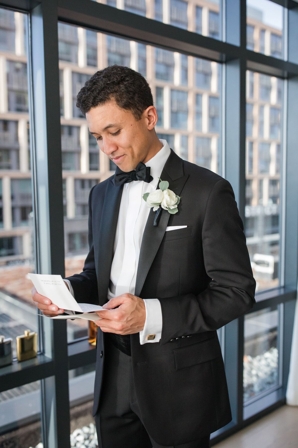 Event-Planning-DC-Wedding-Intercontinental-Wharf-NYE-Kristen-Gardner-Photography-groom-reading-card