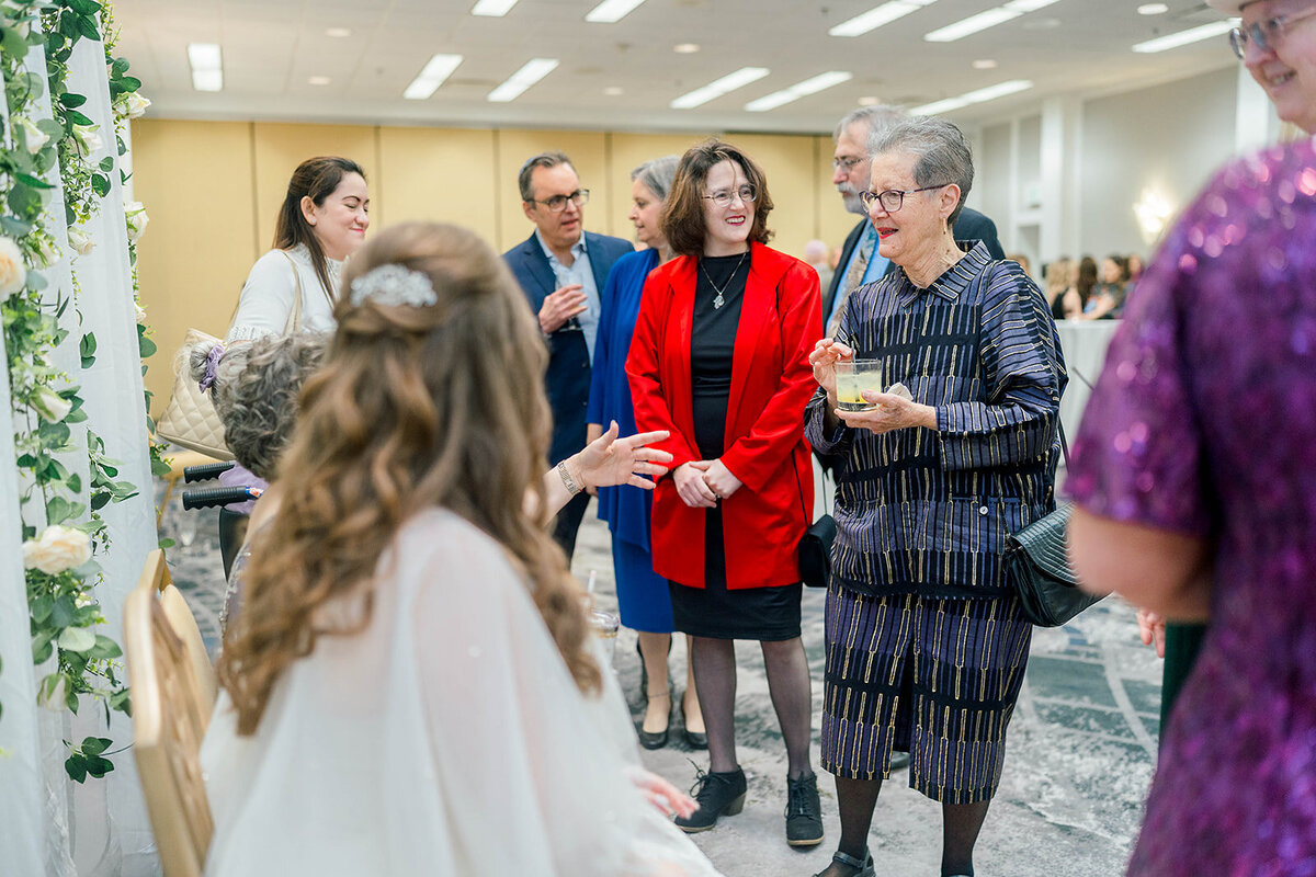 Eliana-Melmed-Photography-Chicago-LosAngeles-Jewish-WeddingPhotography-KabbalatPanim-00012
