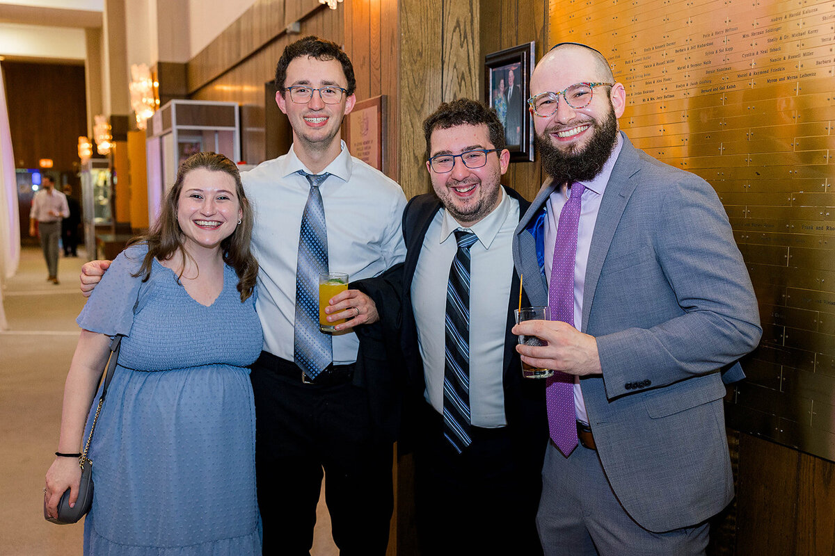 Eliana-Melmed-Photography-Chicago-LosAngeles-Jewish-WeddingPhotography-ElianaSklar-CocktailHour-00026