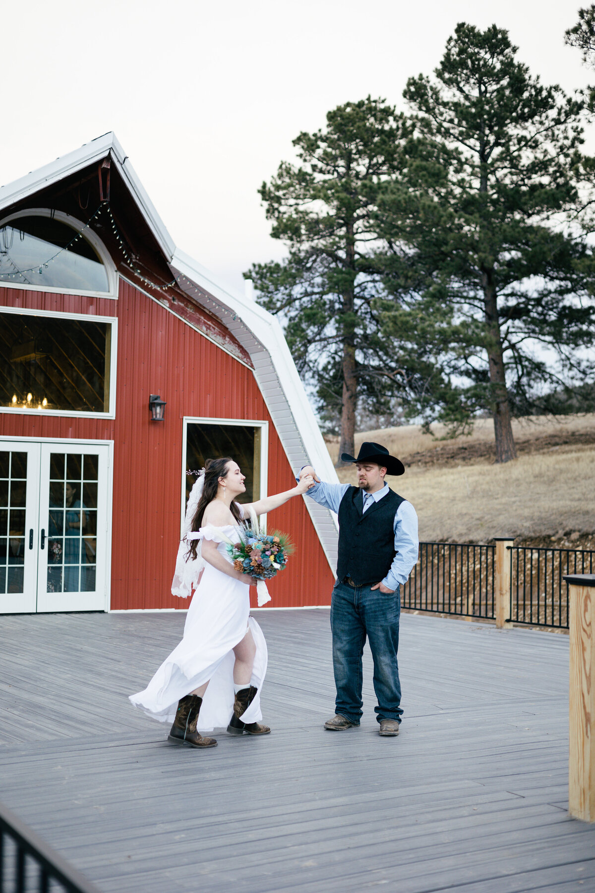 Anna+Kyle-TerraSancta-CatholicWedding-RapidCity-MuleyHillLodge-Deadwood-WanderingWildeMedia-Weddings-551