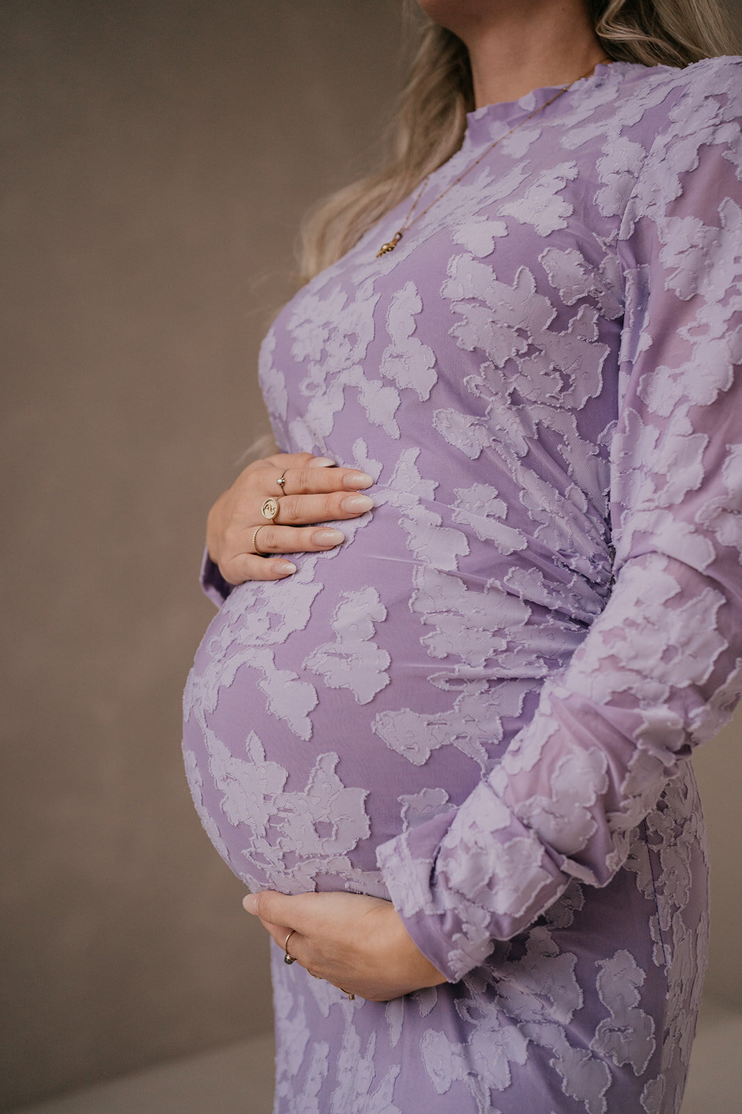 puur-ongedwongen-zwangerschapsfotoshoot-attelier-oost-leukfotografie-14
